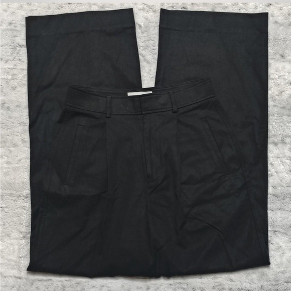 Everlane Draper Pleated Pants in Buttersmooth 2R - Picture 2 of 7